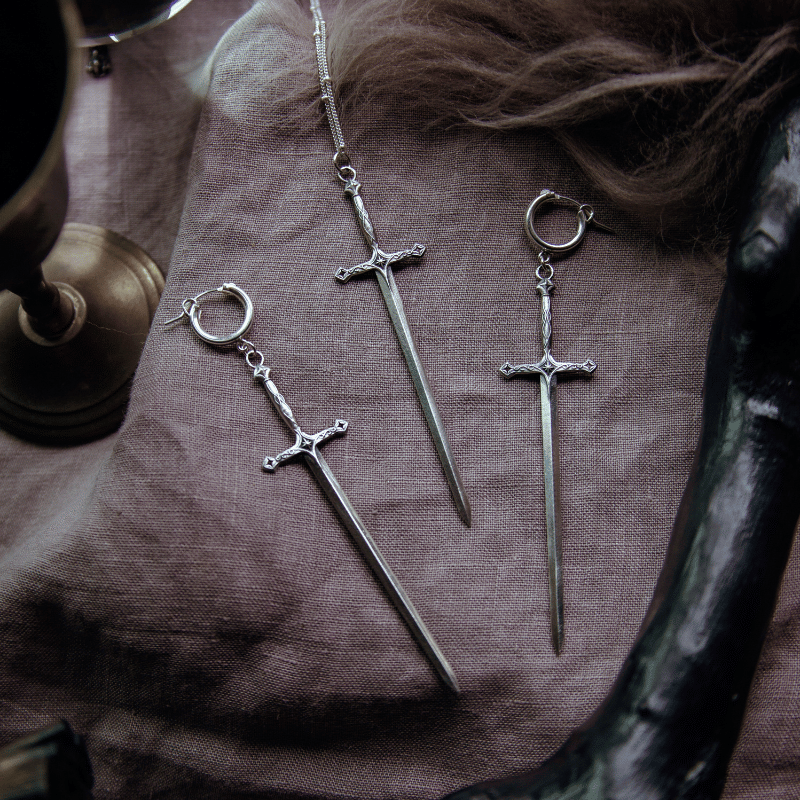 The Elven Blade Necklace