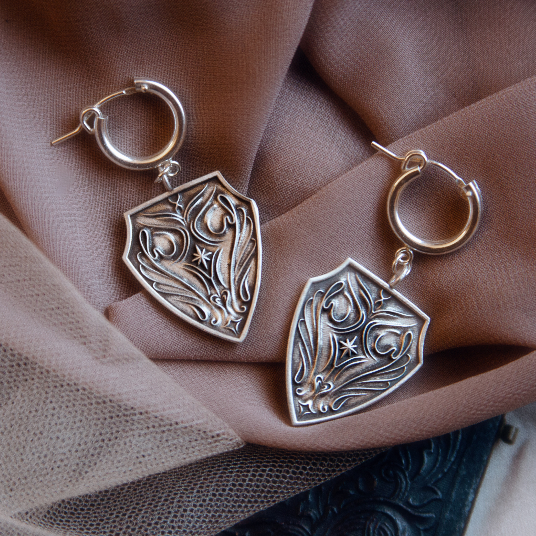 Shield of Ilmarë Earrings