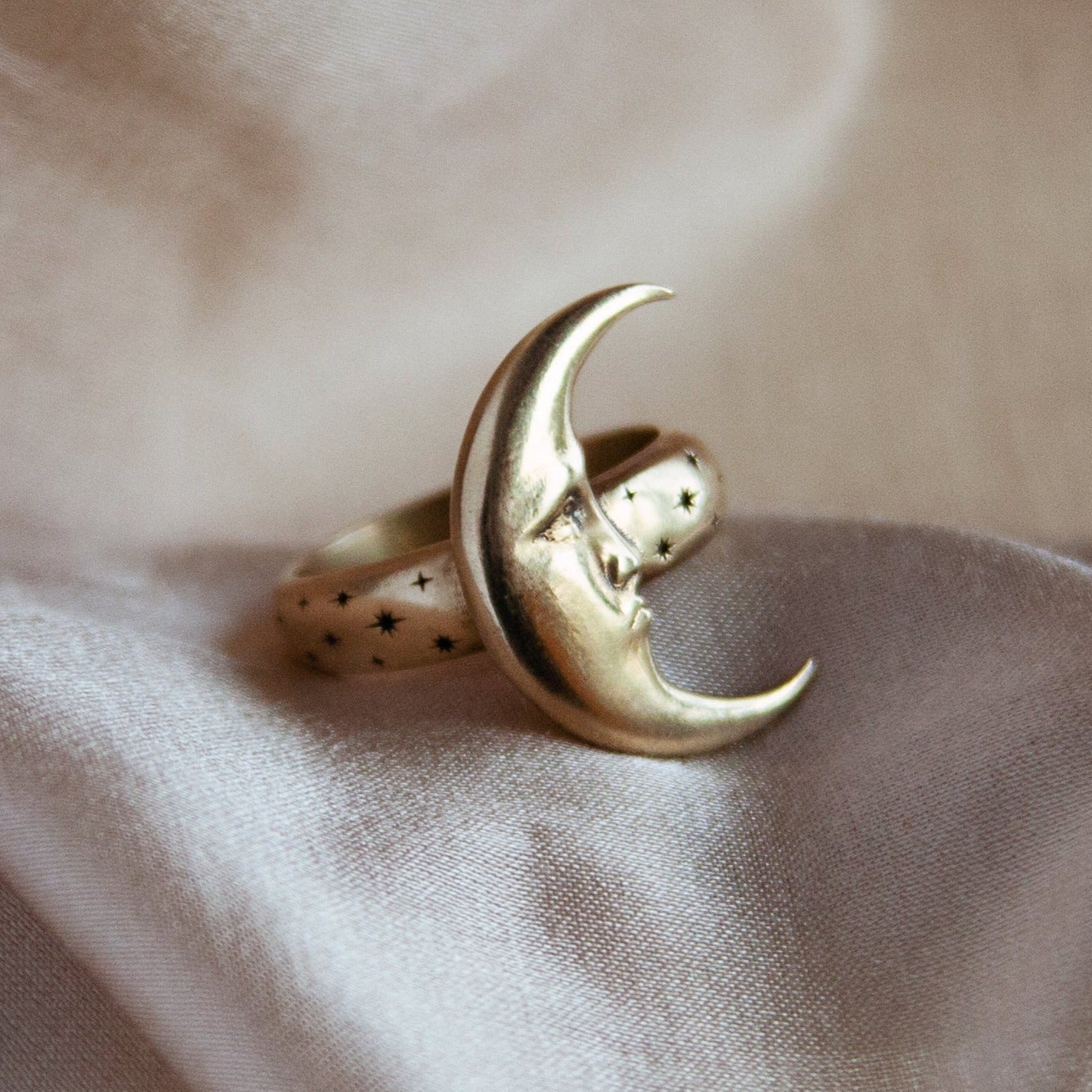Nocturne Ring in brass