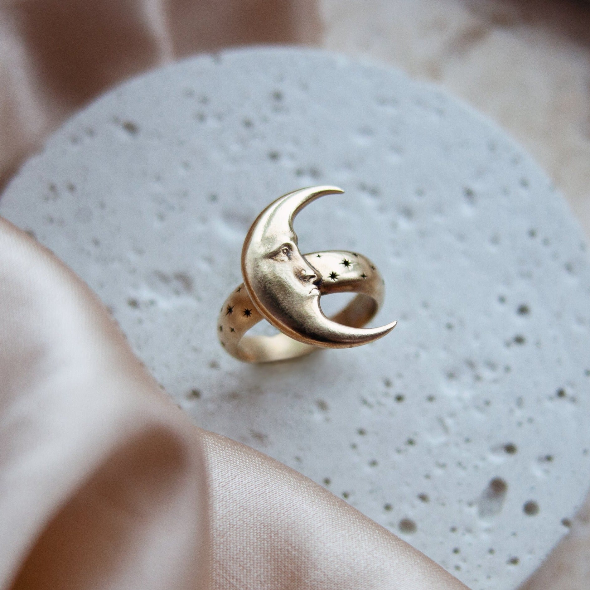 Nocturne Ring in brass