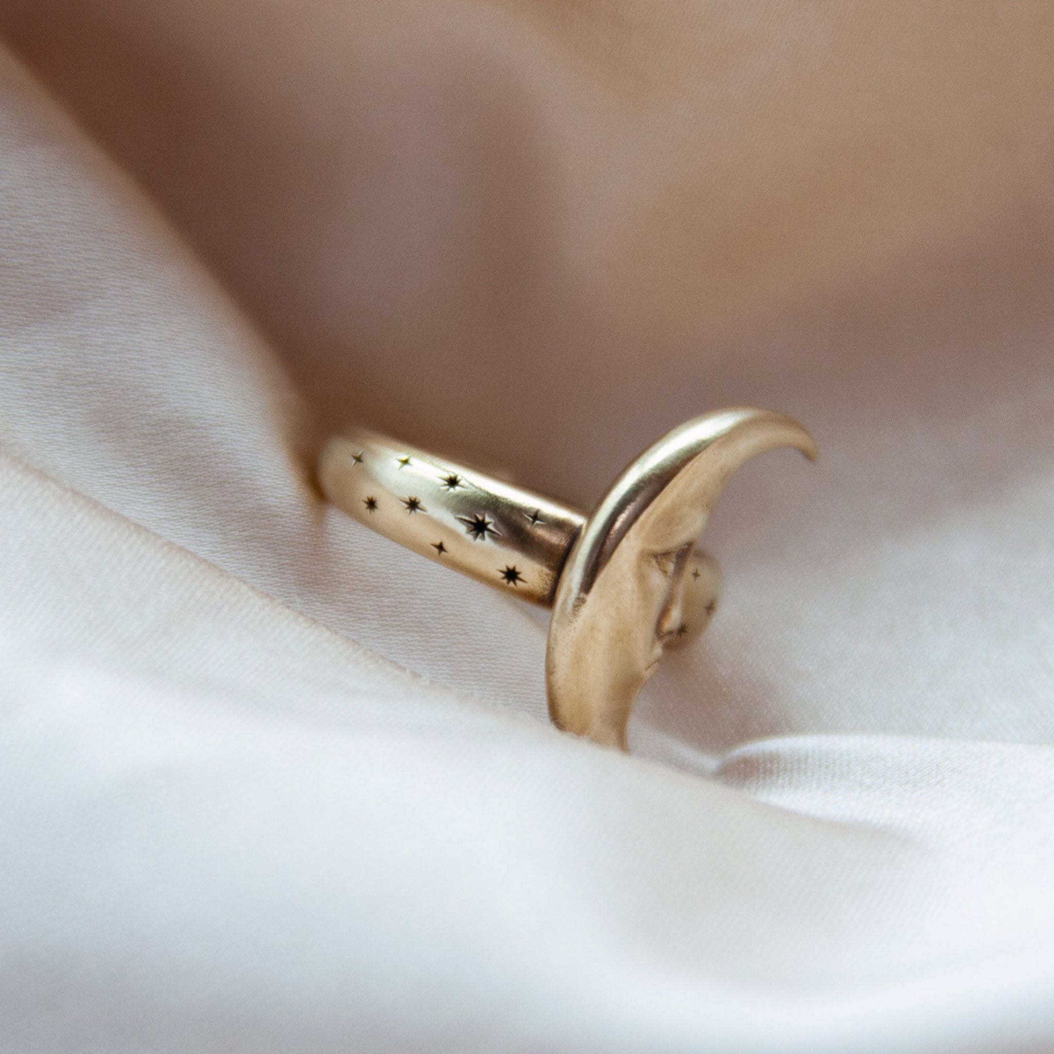 Nocturne Ring in brass